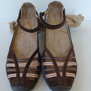 J-41 Adventure On Sandals!